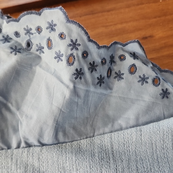 Cute summer Top. Light blue. Never worn. - Picture 3 of 3